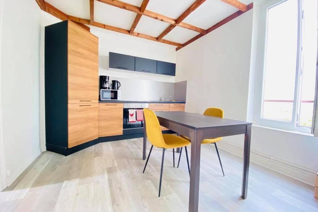 Appartement Rez-De-Chaussee Laon Bagian luar foto